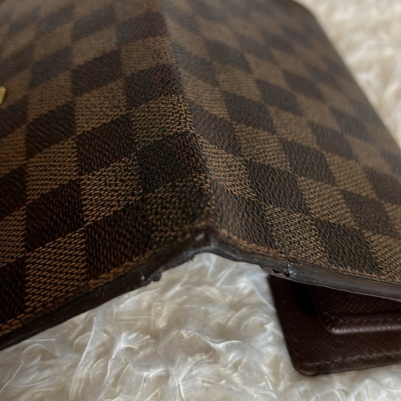 Louis Vuitton Damier Ebene International Wallet - Picture 17 of 17